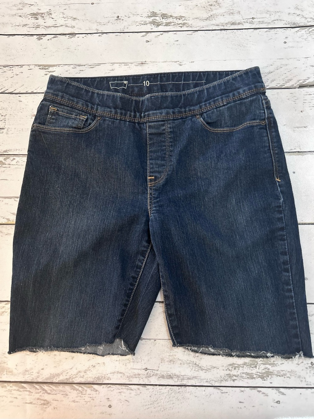 Levis Women’s Dark Blue Denim Jean Shorts Sz 10 Stretch